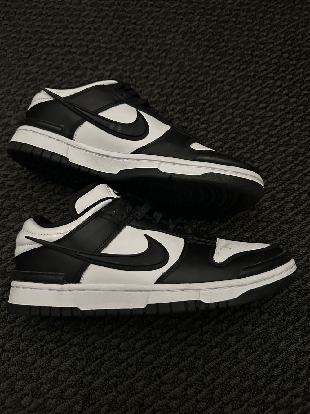 NWOB Nike women’s Black and White Low-Top dunk Sneakers